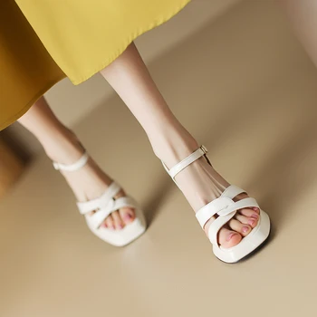 Veľká veľkosť Nadrozmerná Veľké veľkosti Námestie prsty Silné Päty Módne sandále s podpätkami jednoduché a elegantné Bankety Pohodlné